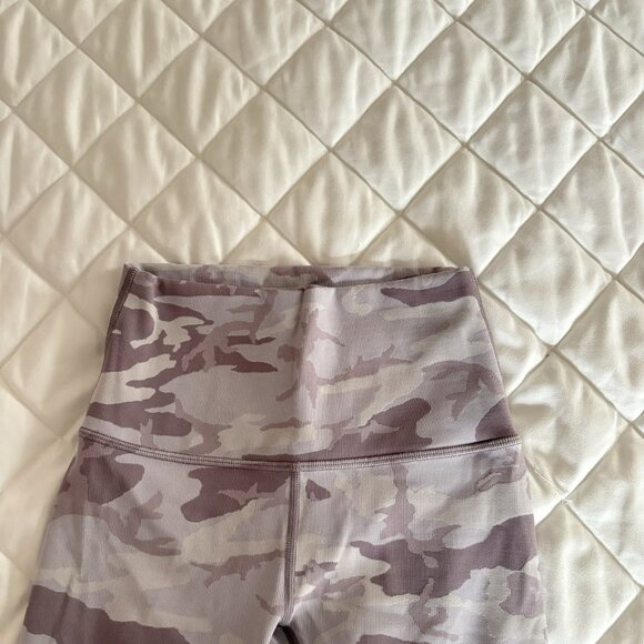 Lululemon Wunder Under High Rise 7/8 Ankle Leggings Womens Size 2 Purple Camo - Picture 2 of 8